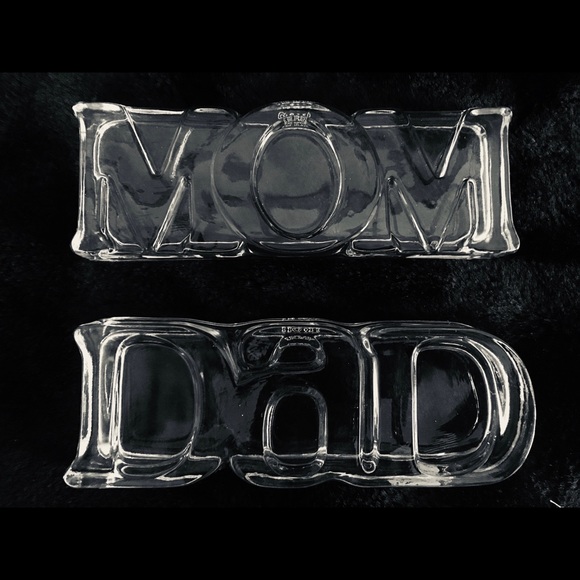 Vintage 1983 Avon “MOM” Glass Paperweight - Picture 9 of 10